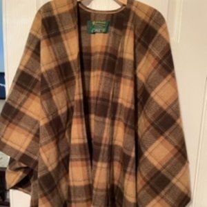 LL Bean	O/S	Brown plaid wrap fits most.  Woven in Ireland for LL Bean